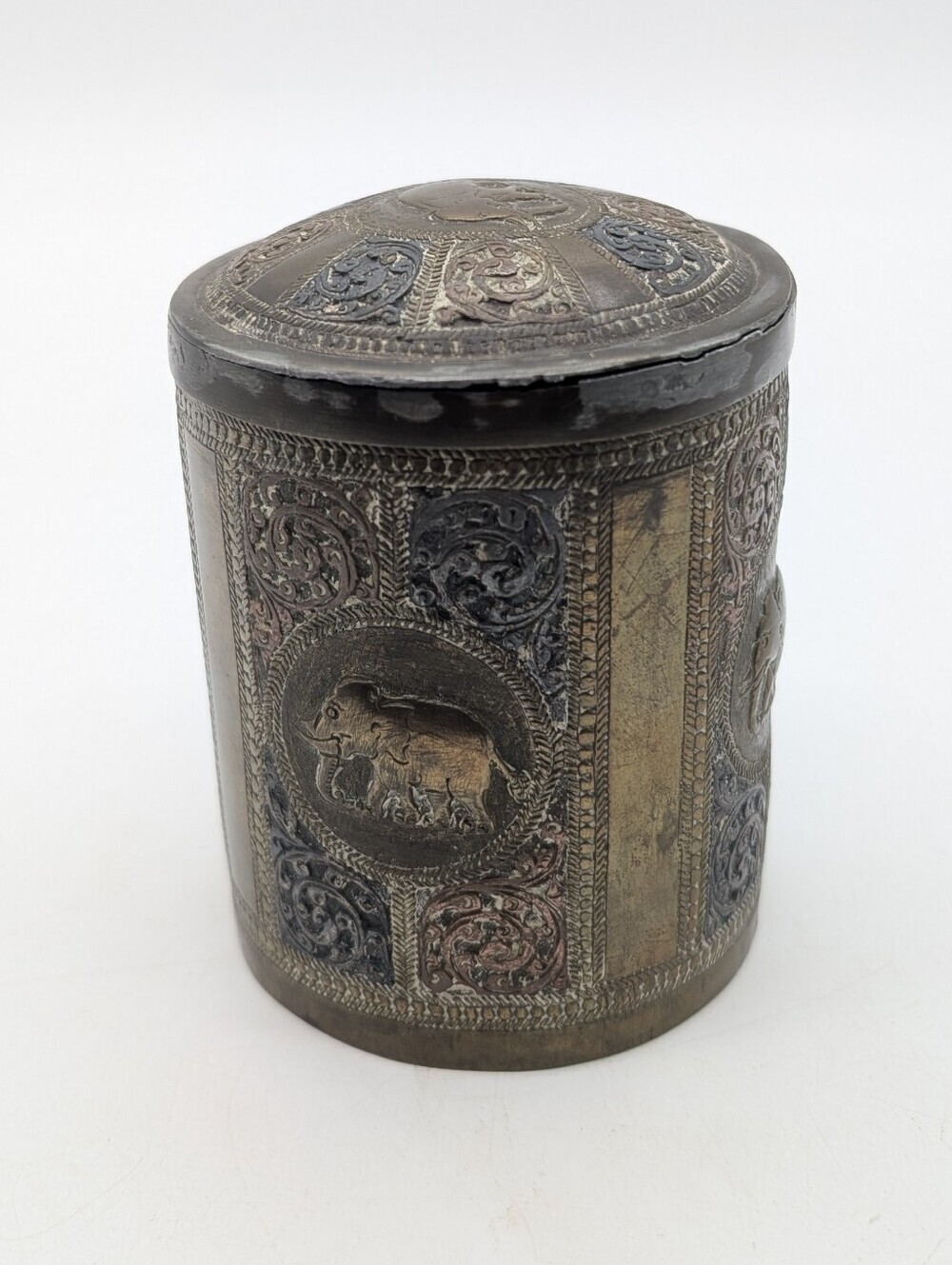 Antique Anglo-Indian Burmese Repoussé Elephant Silvered Metal Tea Caddy Jar Lid